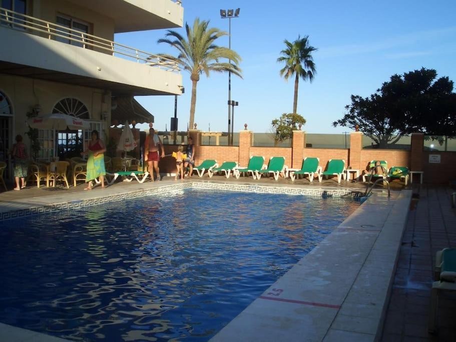 Seafront Apartment With Open-Air Heated Pool Fuengirola Esterno foto