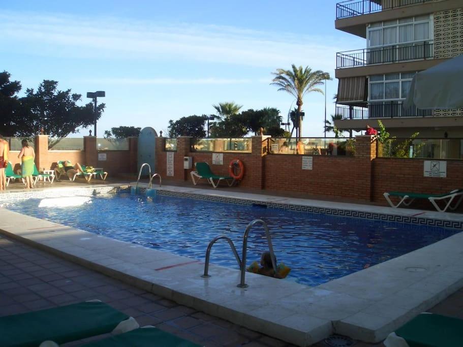 Seafront Apartment With Open-Air Heated Pool Fuengirola Esterno foto